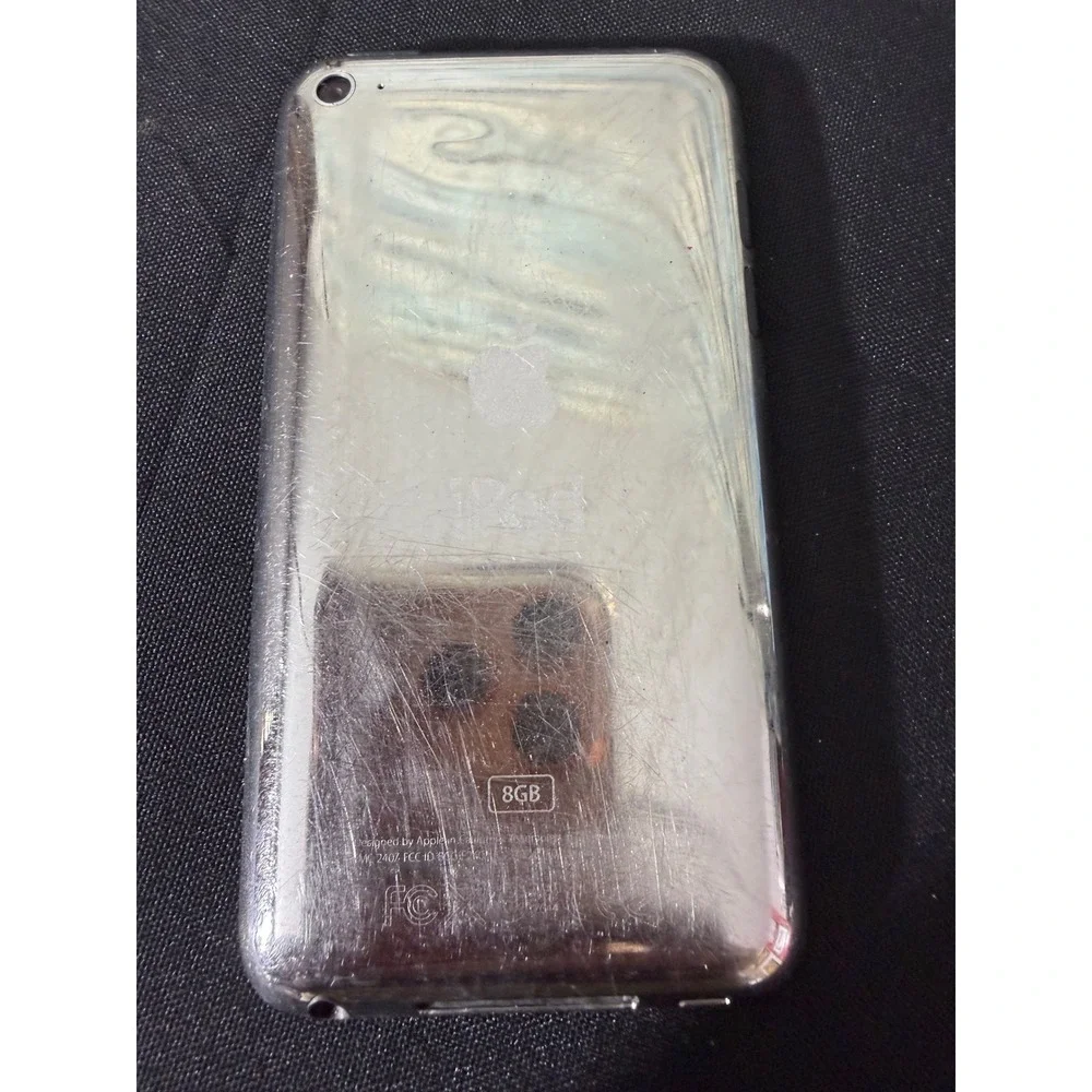 Apple iPod Touch 4th Gen 8GB White Fair Cracked Screen A1367 For Parts
